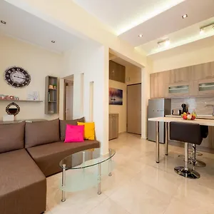 https://dk-mini-suites-a.hotelschalkidiki.net